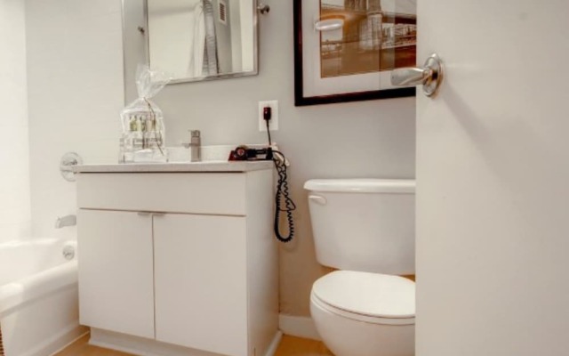 Global Luxury Suites at Monroe