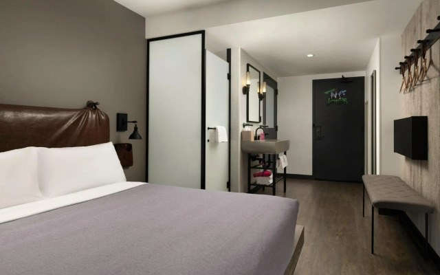 Moxy Chicago Downtown
