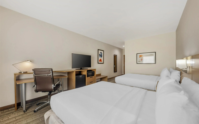 Best Western Green Oaks Inn & Suites