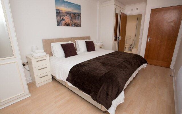 Celador Apartments - Riverside House Serviced Apartments