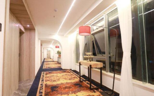 Ziyoudao Hotel (Haikou Haixiu Road Riyue Duty Free Shop)