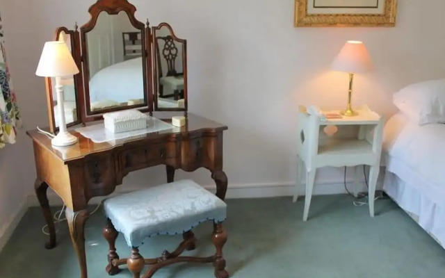 Winterbourne Cottage, Salisbury