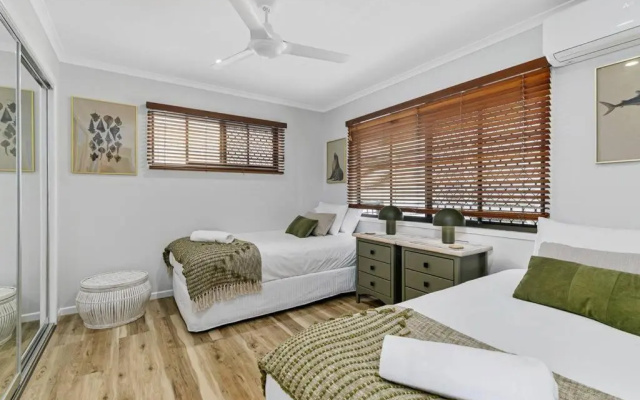 Yarabin - Luxury 6 Bedroom Home With Ocean Views – Guest Rooms – Point Lookout