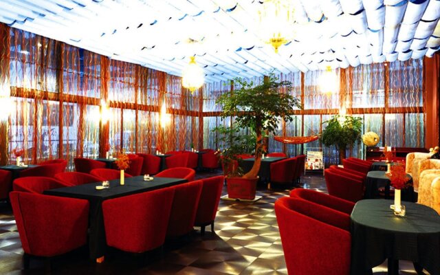 Kunming Long Way Hotel