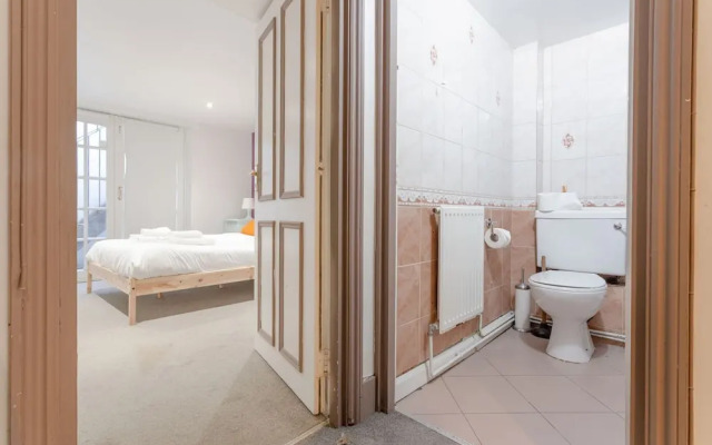 1 Bedroom Camden Apartment With Patio