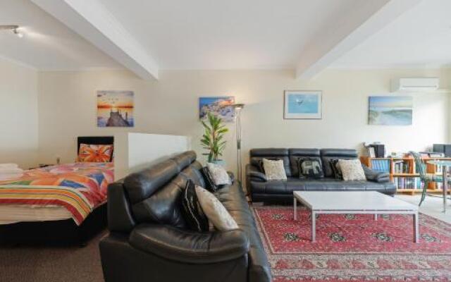 Black Dolphin Waterfront Apartment