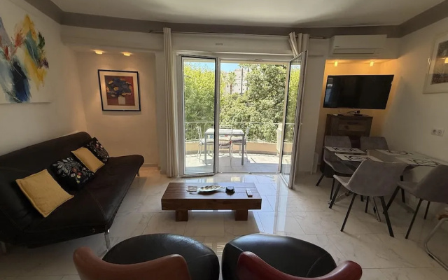 2 BR Apartment in the Center of Cannes - 2305