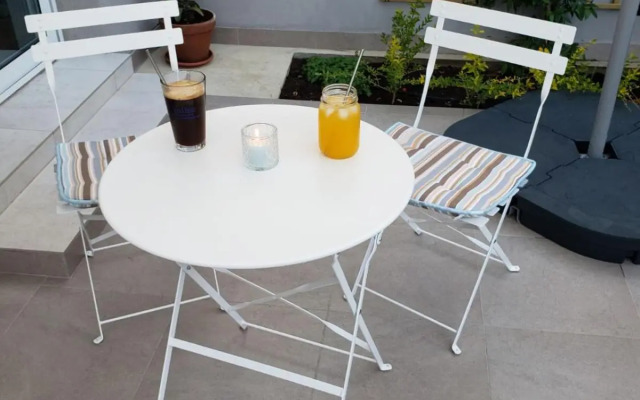 Modern & Cozy Studio w/ Backyard Near City Center