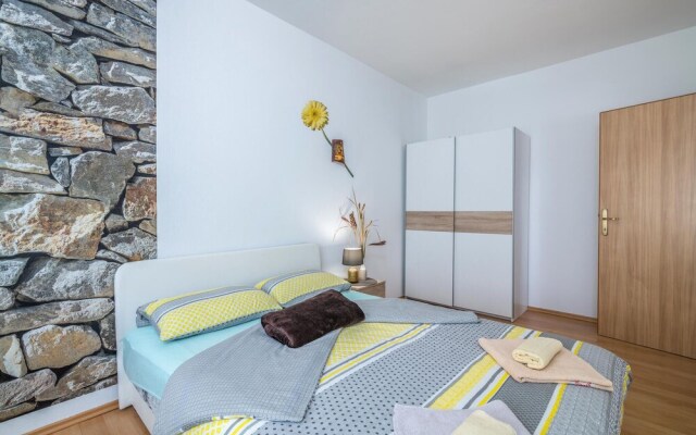 Nice Apartment in Skrpcici With Wifi and 3 Bedrooms