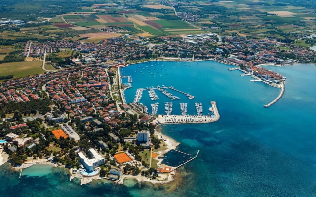 Comfortable Apartment in Umag With Parking Space