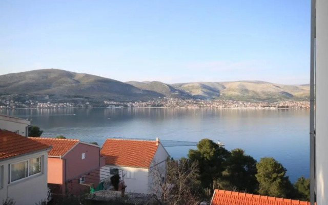 Seaside apartments with a swimming pool Okrug Donji, Ciovo - 8664