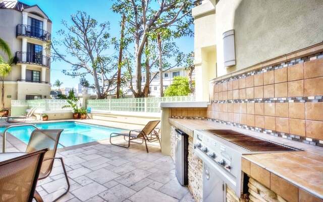 Luxury Suites - Heart of Beverly Hills