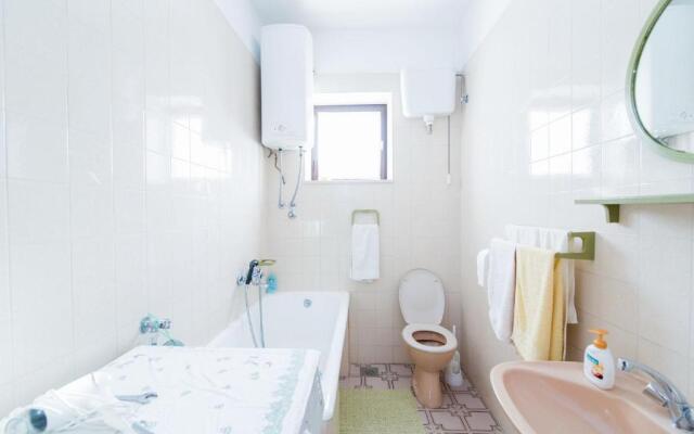 Apartments with a parking space Supetar, Brac - 18825