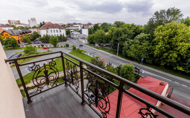 Hotel Golden House