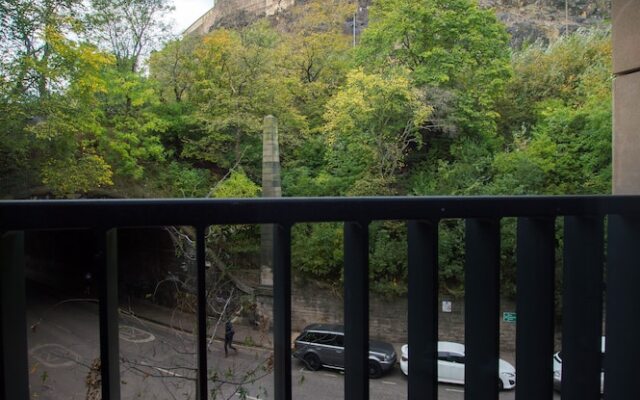 Luxury 1 Bed Castle View Apartment