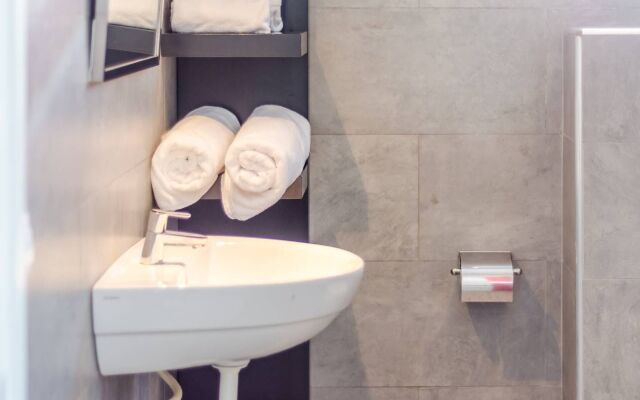 ?Luxurious Holiday-Home? Secured & Intimate Resort