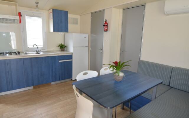 Nice Chalet with Terrace near Sea