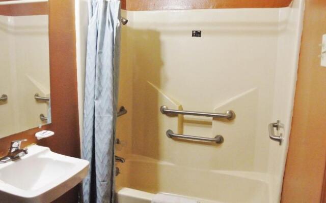 Holiday Capri Motel