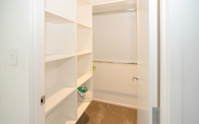 Castor Bay Premium Modern and Cosy 2 Bedroom Unit – Guest Rooms – North Auckland
