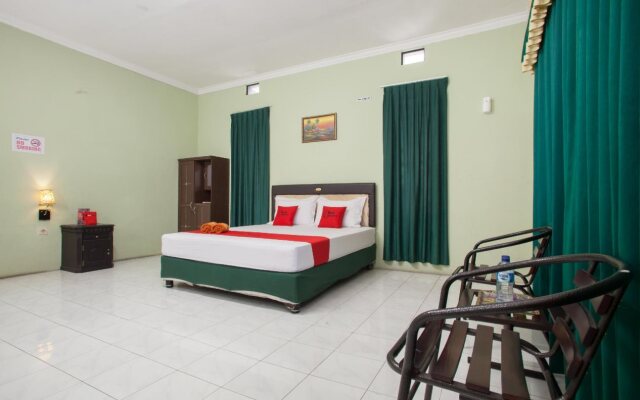 Shafira Guesthouse by Reddoorz