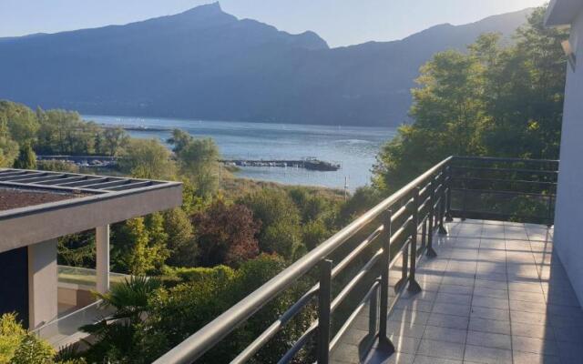 Petit Studio Dans Villa Bord De Lac