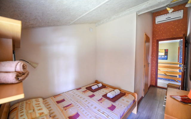 San Art Floating Hostel&Apartments