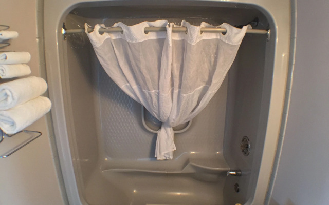 Super 8 Mt Hope Hamilton Intl Arpt ON