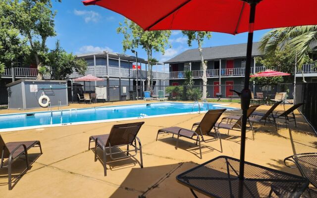 Red Carpet Inn - Houma LA