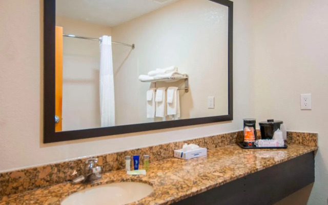 Howard Johnson by Wyndham University of Alabama Tuscaloosa