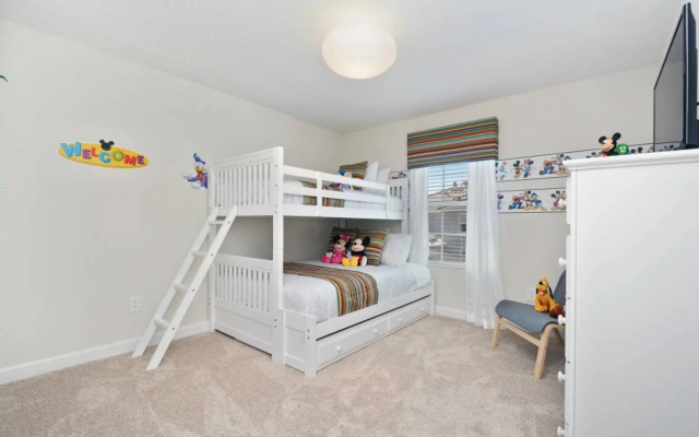Super nice townhome near Disney with private pool