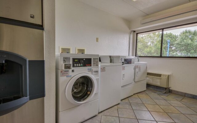 Motel 6 Birmingham, AL