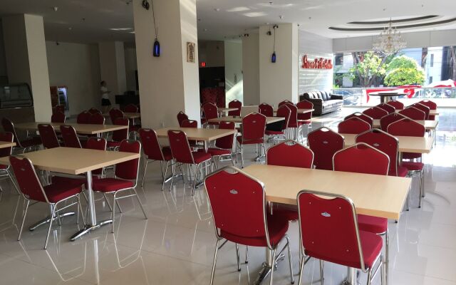 I&M Hotel Billiard