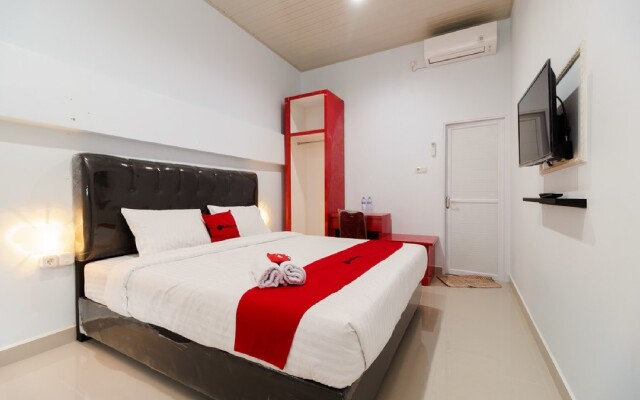 RedDoorz Plus near Palembang Icon Mall 2