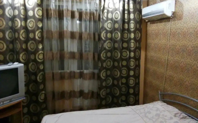 Квартира возле ТРЦ Космос .метро Героев труда