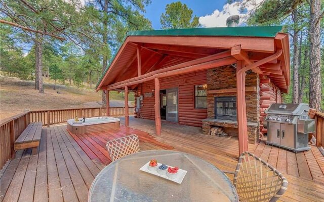 Lincoln Log Cabin - Three Bedroom Cabin with Hot Tub
