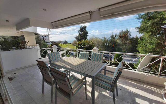 Luxury beachfront 3 bedroom apartment in Kavouri beach, Athens