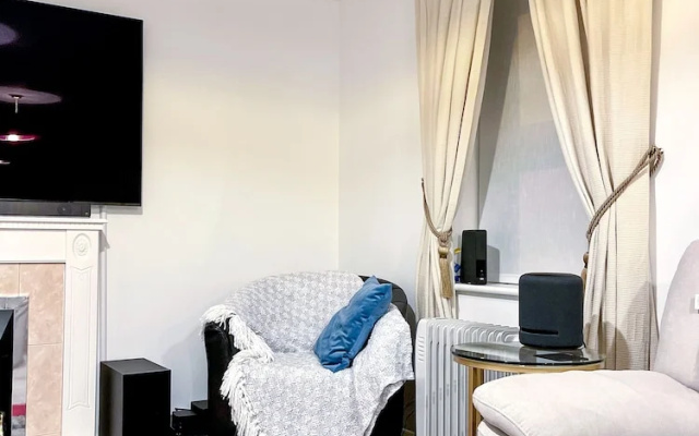 1-bed Apt, Sleeps 2, 20 min Walk to Centre