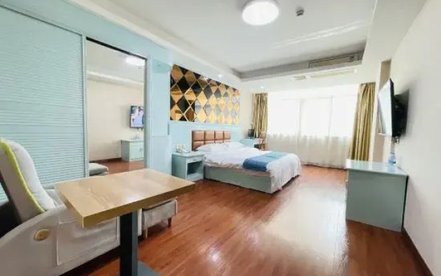 Crown Hotel (Putian Xianyou Bus Station Linan Food Street Store)