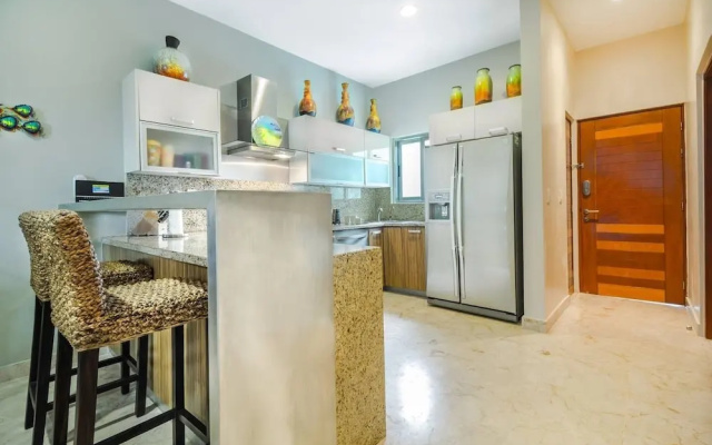 Beachfront Penthouse! Private Jacuzzi! Live the Dream!