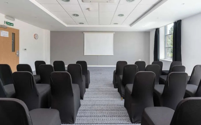 Holiday Inn Express Leigh - Sports Village
