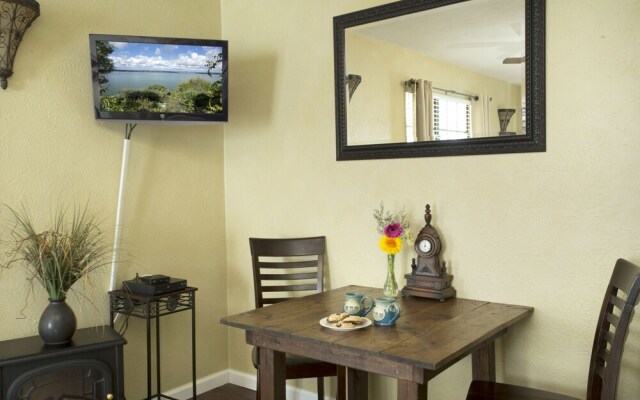 The Lakehouse Bed & Breakfast