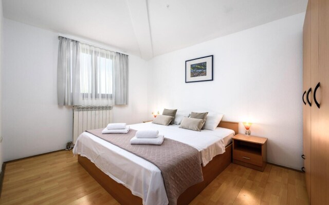 Stunning Home in Liznjan With Wifi and 3 Bedrooms