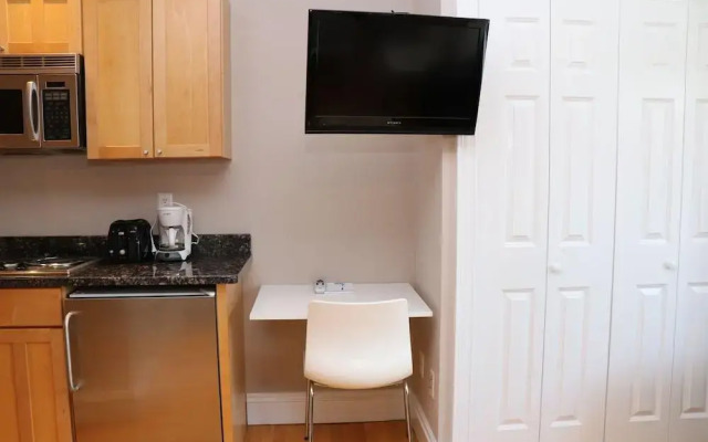 Maverick Suites at 402 Columbus Ave