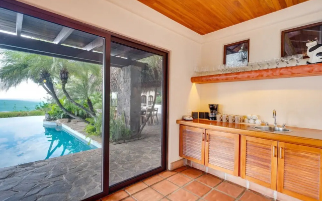 Luxury Villa: Hot Tub: Ocean Views: Fully Staffed