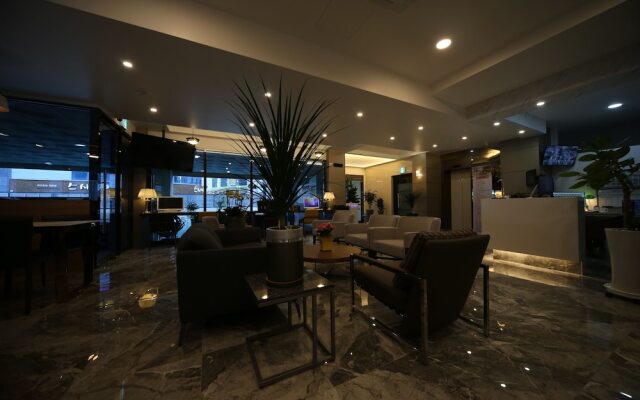 Hotel J's