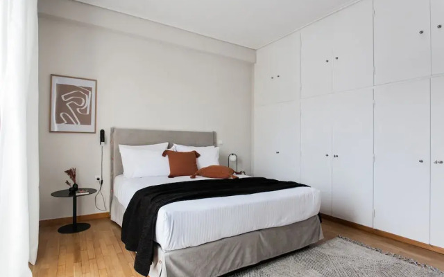 Spacious & Airy 1 Bedroom Apartment near HELEXPO