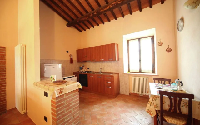 Farmhouse in Asciano With Pool & BBQ