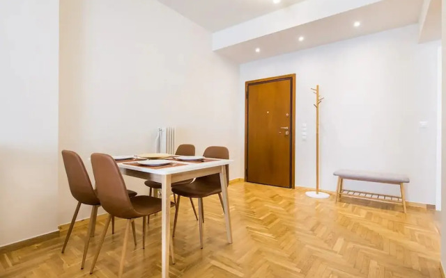 2 bedroom apartment near the Metro