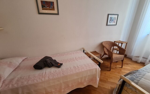 Santa in Caruggio- PortofinoVacanze