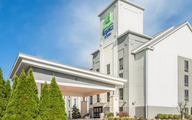 Holiday Inn Express Hotel & Suites Louisville East, an IHG Hotel